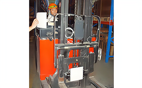 超高频UHF智能叉车专用蓝牙阅读器UR6259 超高频UHF智能叉车专用蓝牙阅读器UR6259